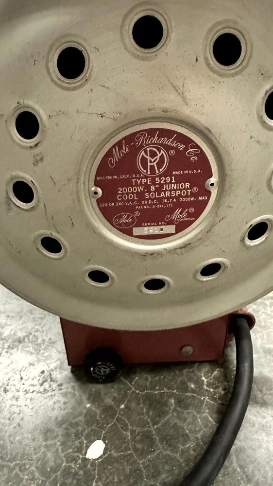 Mole Richardson 2000W Type 5291 Tungsten, Includes Bulb, Barn Doors, Plug!