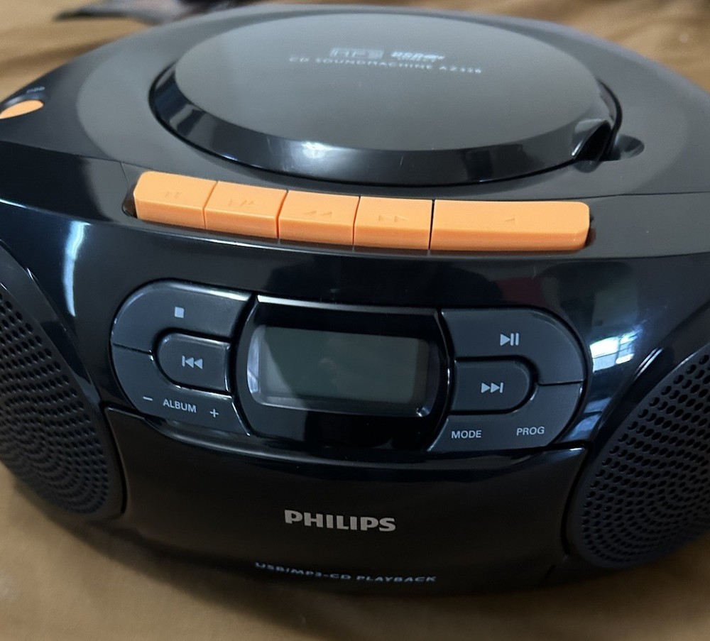 Philips CD Soundmachine Model AZ328 With Dynamic Bass Boost