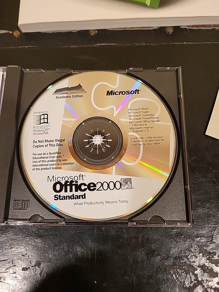 Microsoft Office 2000 Standard (Academic) X03-7979 preowned