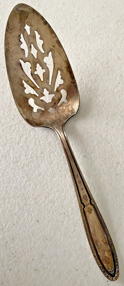 Isabella Silverplated slotted cake/pie server - 8.75"