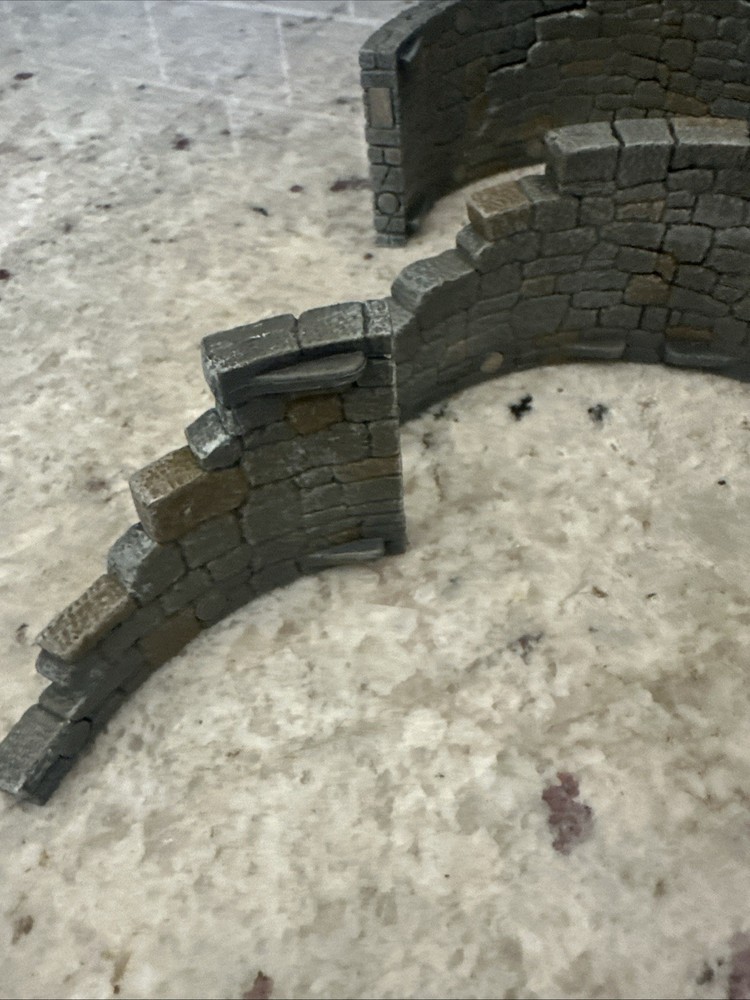 Dwarven Forge Terrain: Castle Builder Ruined 6 Inch Tower Wall .￼