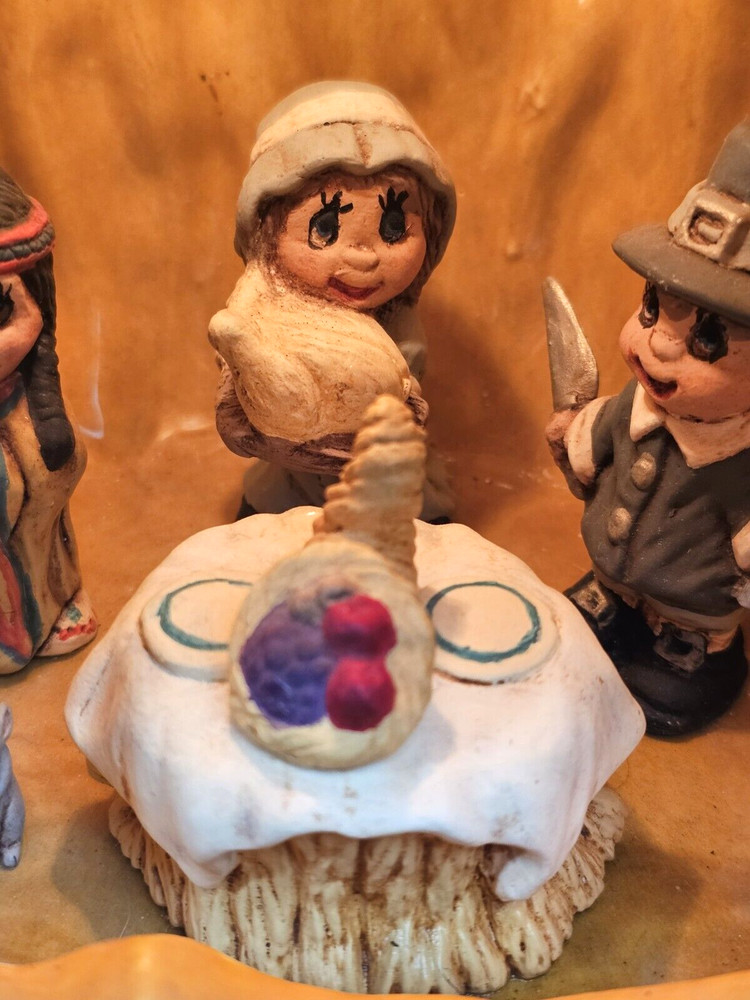 Delora Ceramic Pumpkin w/Thanksgiving Theme