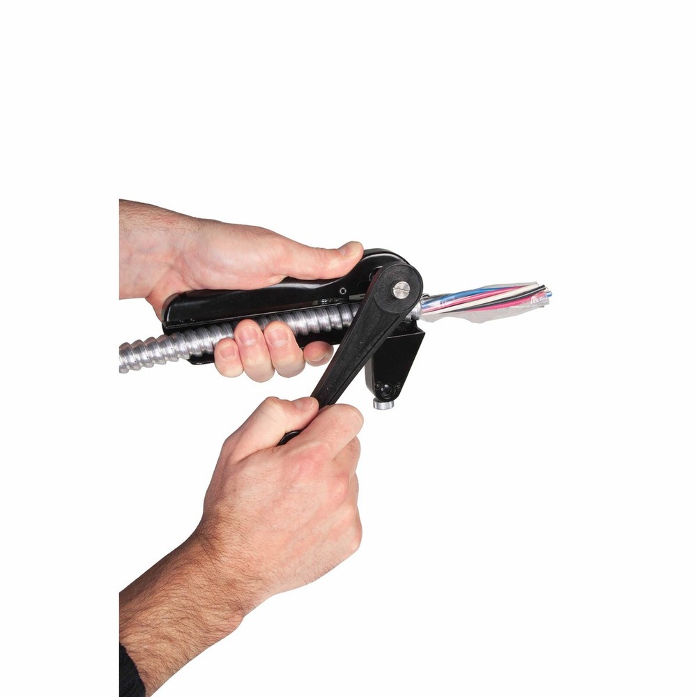 Greenlee 0952-01 Quick Load Clamp Cable Cutter Under Handle Blade Storage