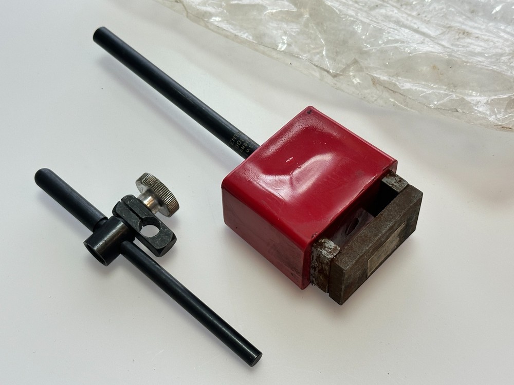 Central Tools USA Long Range Magnetic Indicator Base Stand - Red