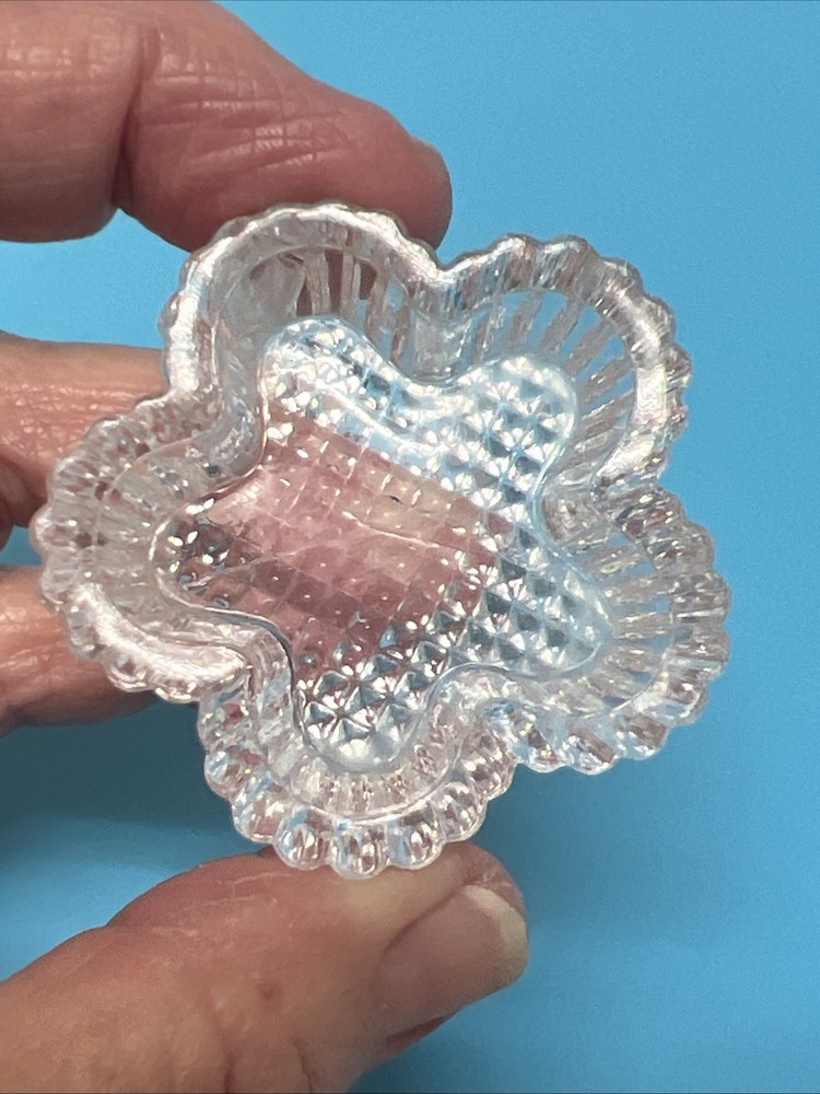 Stunning Flower Shaped Ruffled Edge Grid Base Clear Glass open Salt Dip Tiny