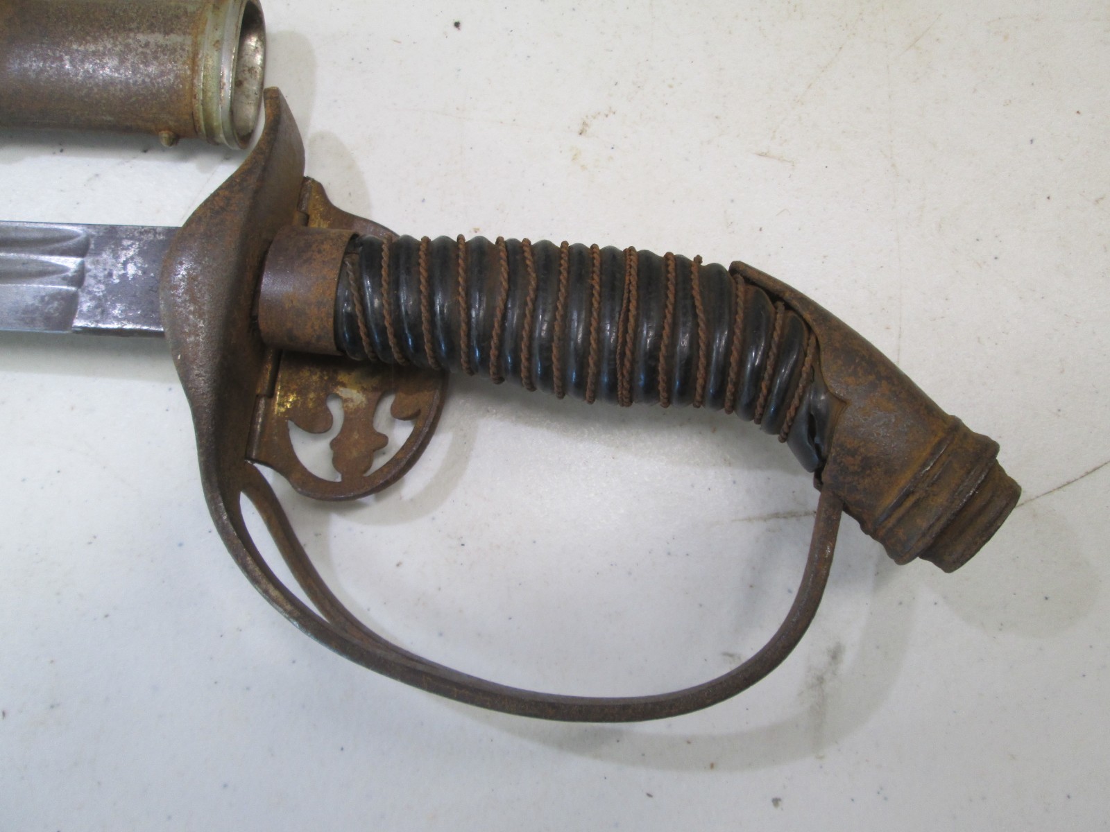 WWI GERMAN PRUSSIAN OFFICERS SWORD & SCABBARD FOLDING GUARD MAKER EICKHORN #Y54