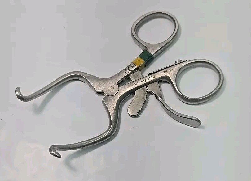 Codman 32-3602 Retractor, with Ratchet, 3.75" Length