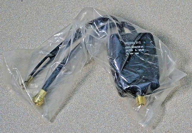 Model 312 VCR/TV Separator U/V Splitter & Balun 75 ohm Input