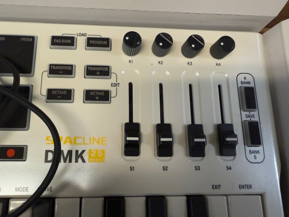 Donner White DMK-25 Spacline Mini MIDI Keyboard