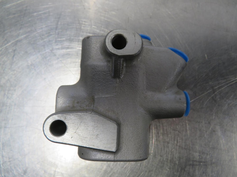 EB979 2006 06 HONDA VFR 800 INTERCEPTOR PROPORTIONING CONTROL VALVE