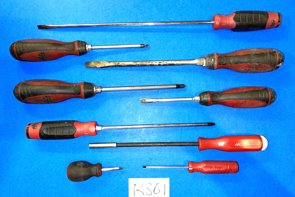 MAC TOOLS 9 PIECE ASSORTED SCREWDRIVER SET & BIT DRIVER