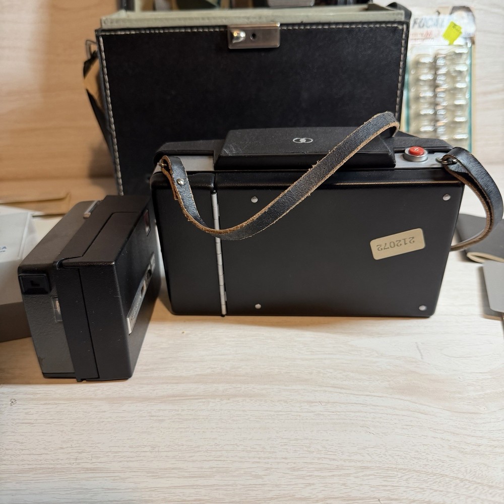 Polaroid Automatic 250 Land Camera - Vintage Instant Camera