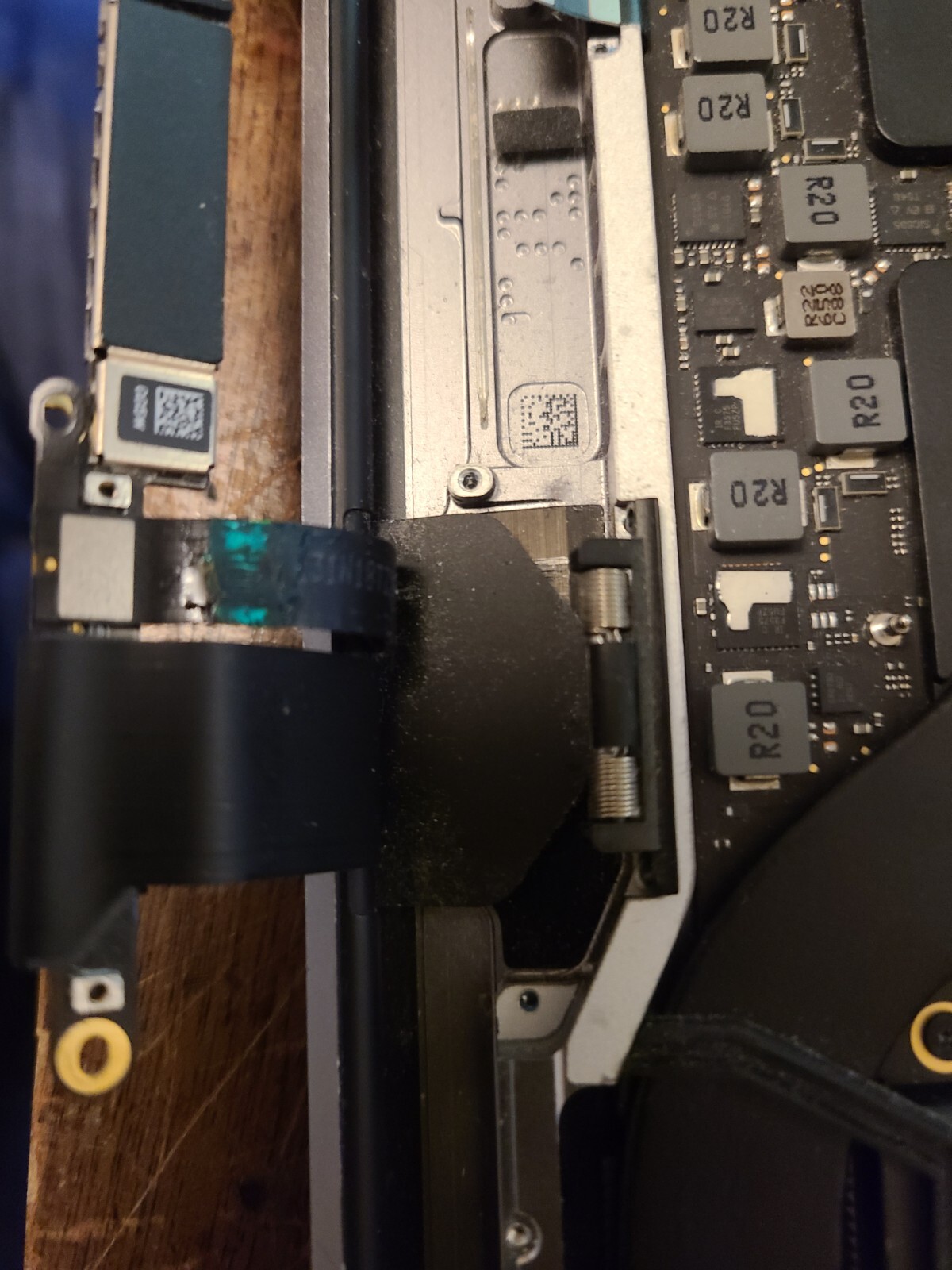 MacBook Pro A1706 A1708 A1707 Flexgate Backlight Cable Fault Repair Service