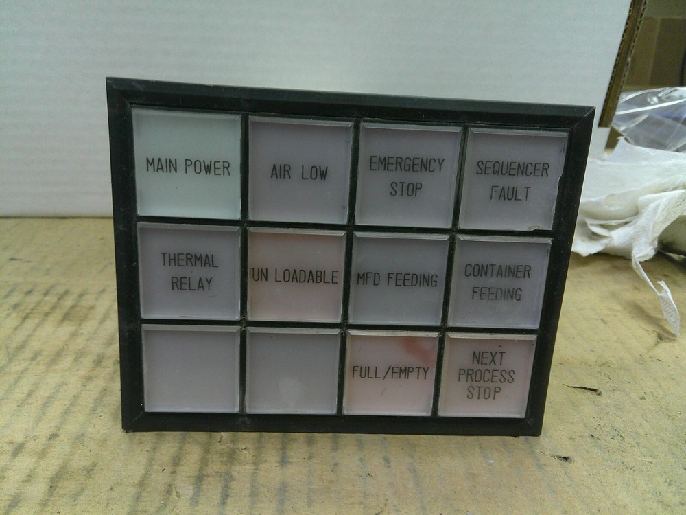 IDEC SLC-30 12 POSITION LIGHT PANEL DC24V