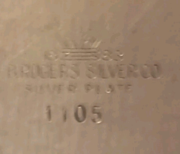 Vintage ROGERS 1105 SILVER PLATE COVERED SERVING DISH OVAL TWO HANDLED LID