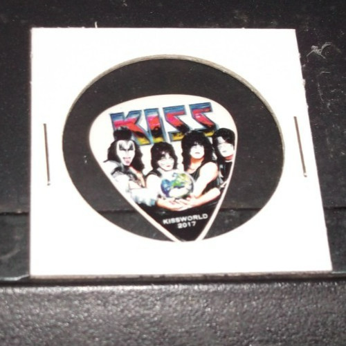 KISS-KISSWORLD 2017 CONCERT-SIGNED GUITAR PICK-PAUL STANLEY