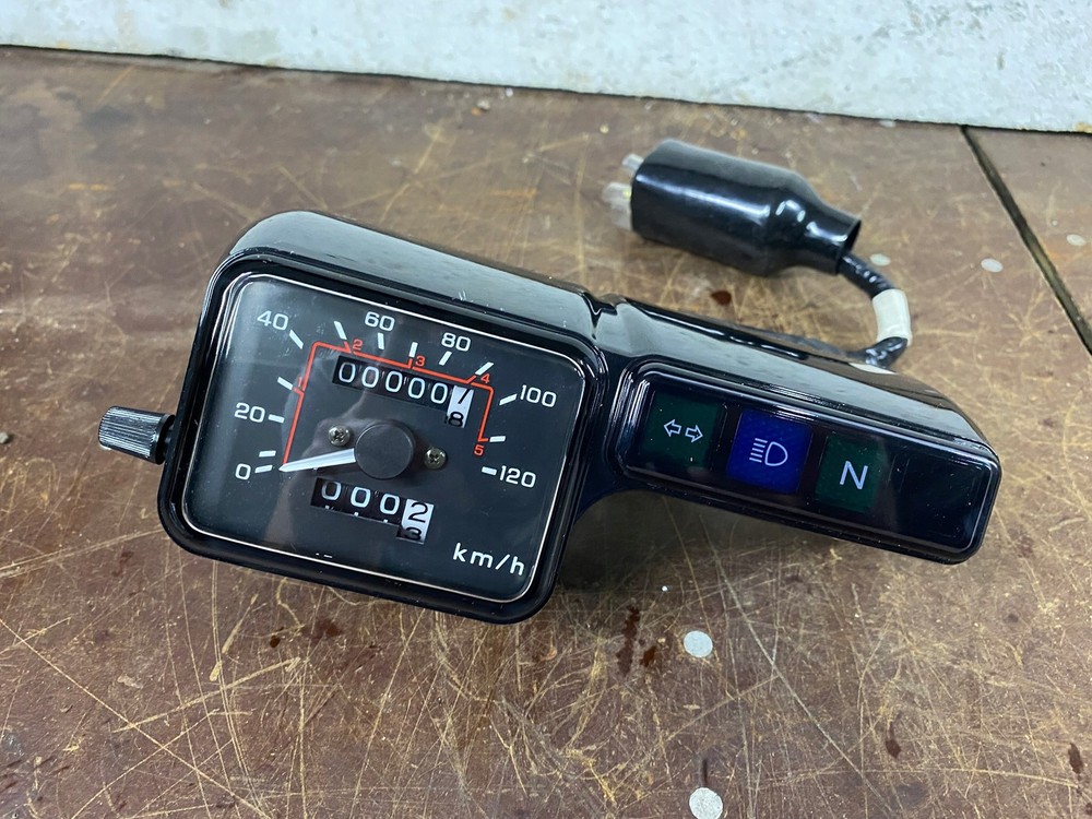 UNIVERSAL SPEEDOMETER COUNTER