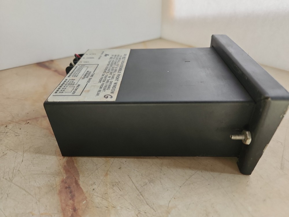 RED LION CONTROLS DT3D0 TACHOMETER