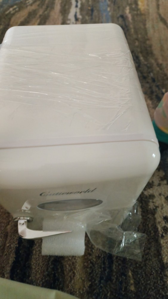 CutieWorld 6 Can/4L Mini Personal Refrigerator White