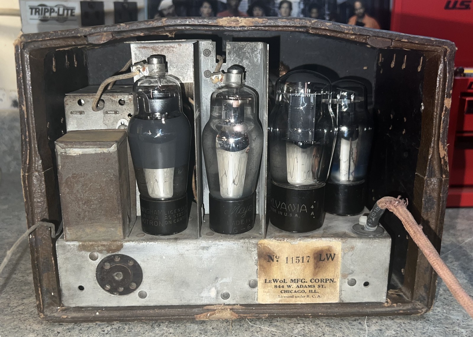 LEWOL Tabletop Broadcast Receiver. Model: "LEVORE" . Rare model. Works great !!