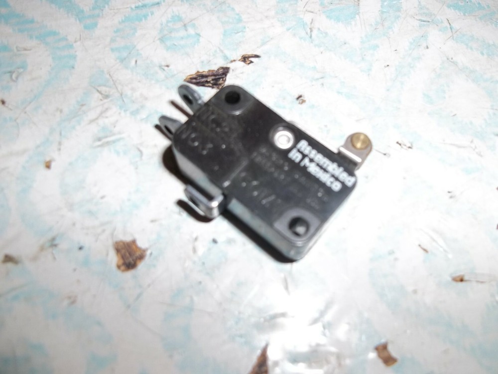 HONEYWELL MICROSWITCH 13L-3052 ROLLER LEVER BASIC SWITCH (BIN71)