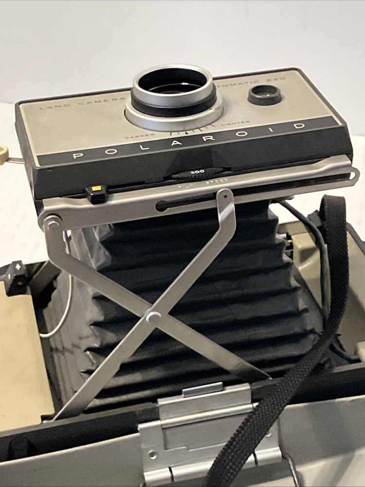 POLAROID 230 AUTOMATIC LAND CAMERA W/ Manual-UNTESTED- As-is