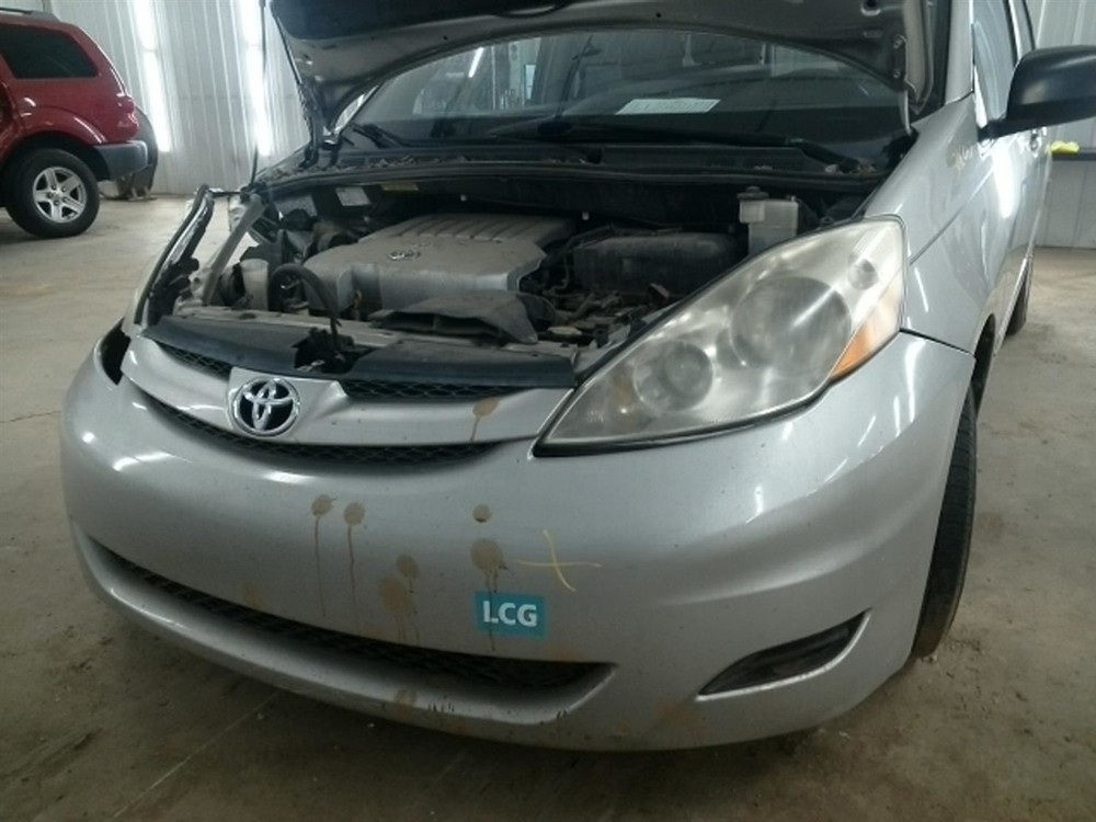 SIENNA    2010 Keys/Latches/Locks 104972369