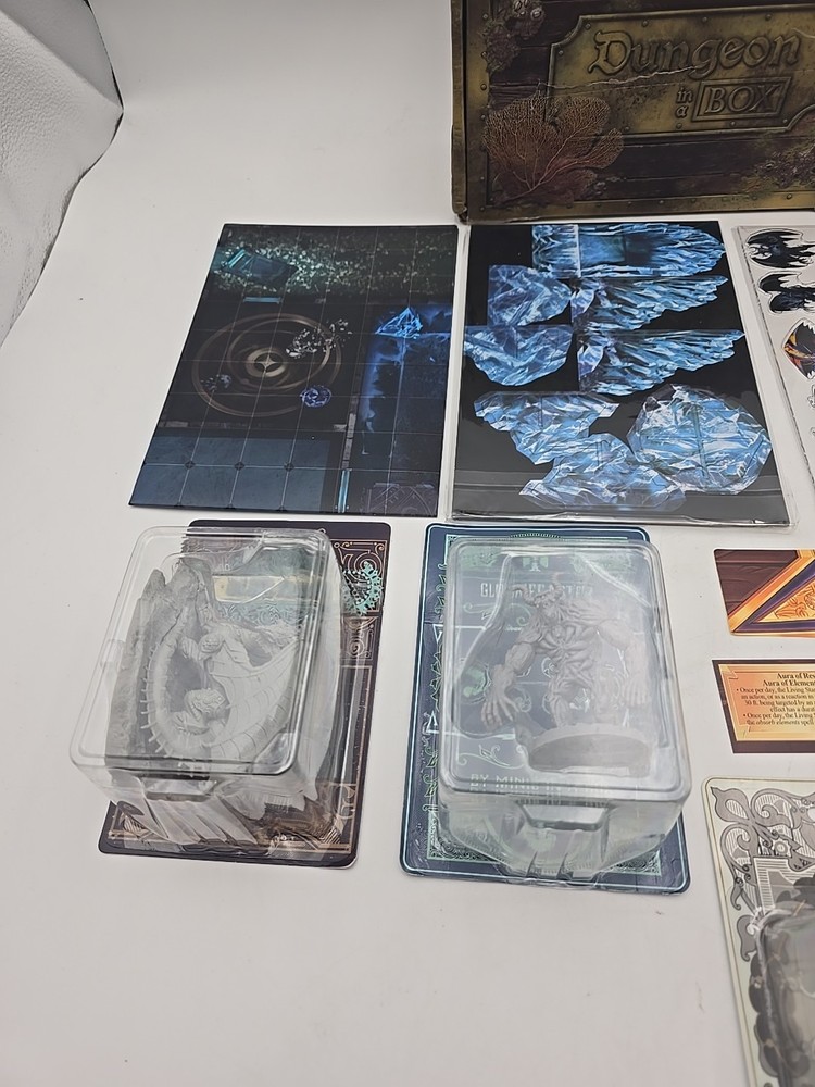 Dungeons & Dragons Dungeon In A Box Set With Multiple Items