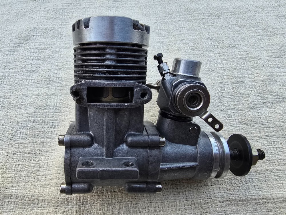 Vintage Royal 40 RC Glow / Nitro Model Airplane Engine