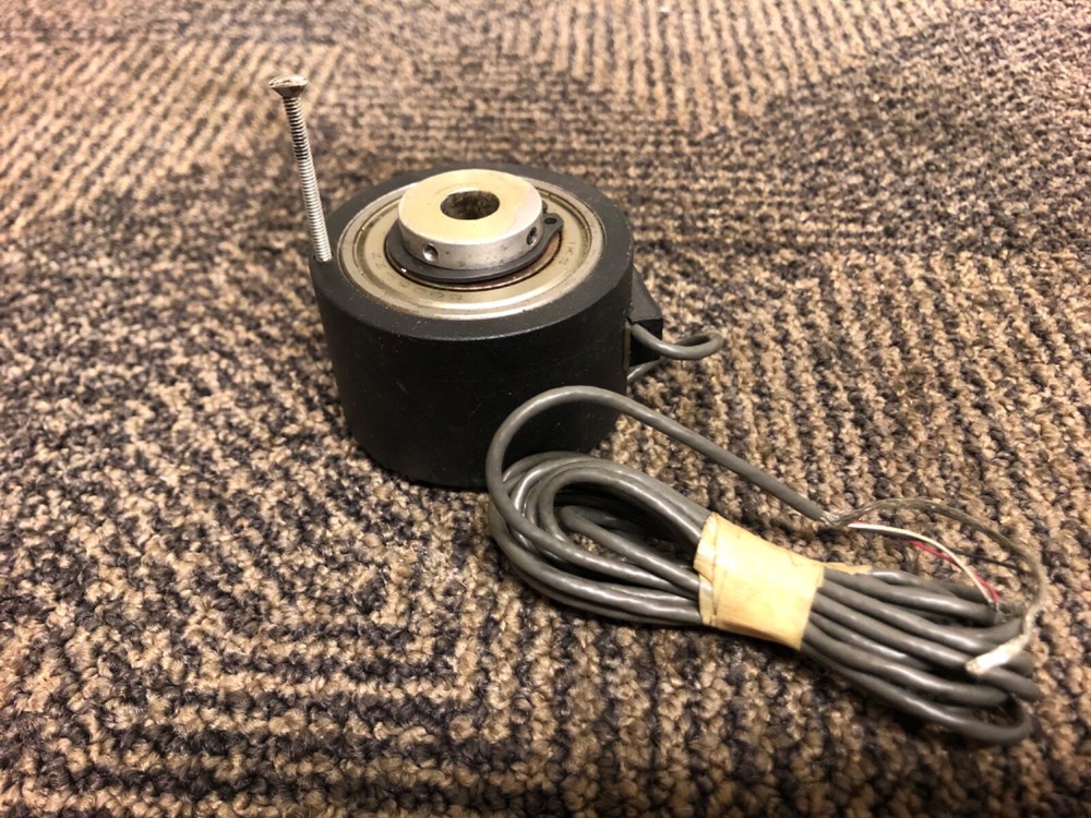 ACCU-CODER INCREMENTAL SHAFT ENCODER 220C 0C 220C0C 15VDC 1 CYCLE PER REV USED