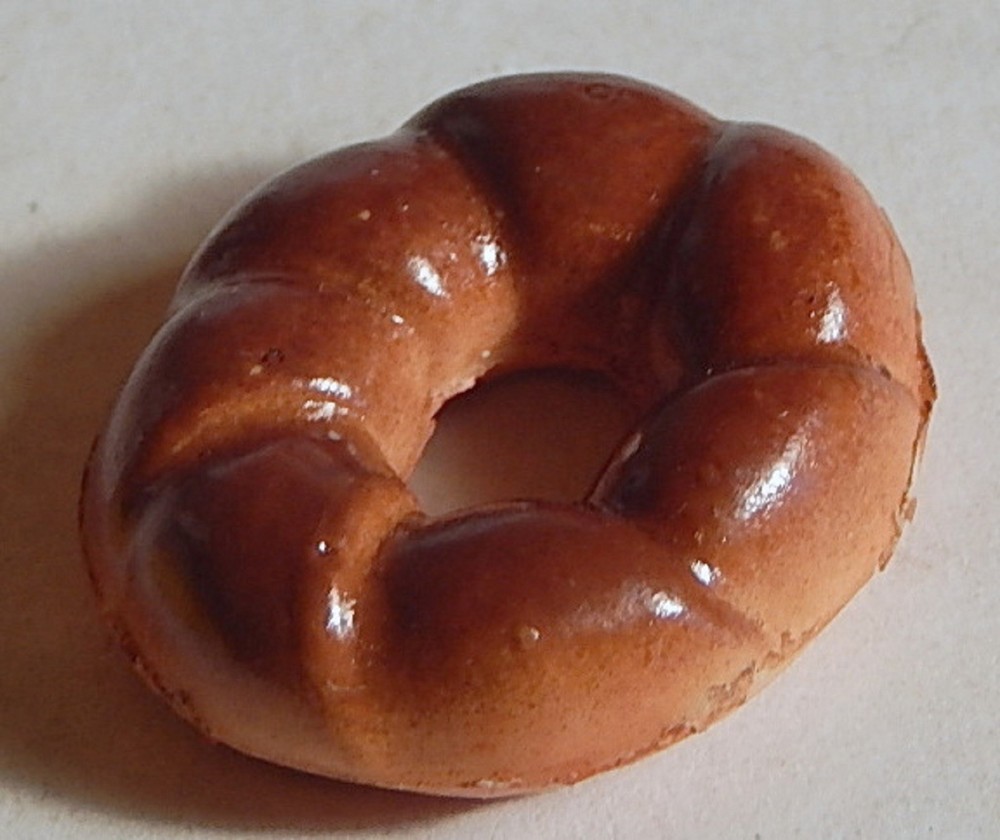 VINTAGE CELLULOID PUFFY MINIATURE ROLLS BREAD COFFEECAKE