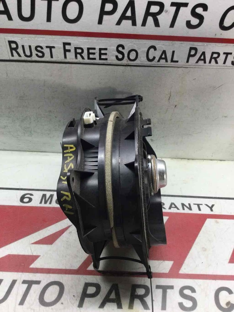 11 LEXUS LS460 Speaker