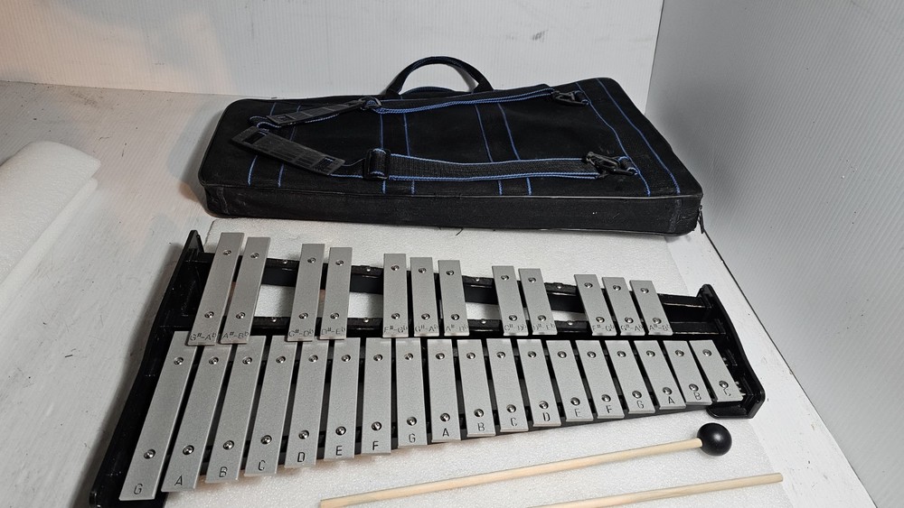 Geniune, Percussion Plus 30 Notes Bell w/ Case And 3 Sticks