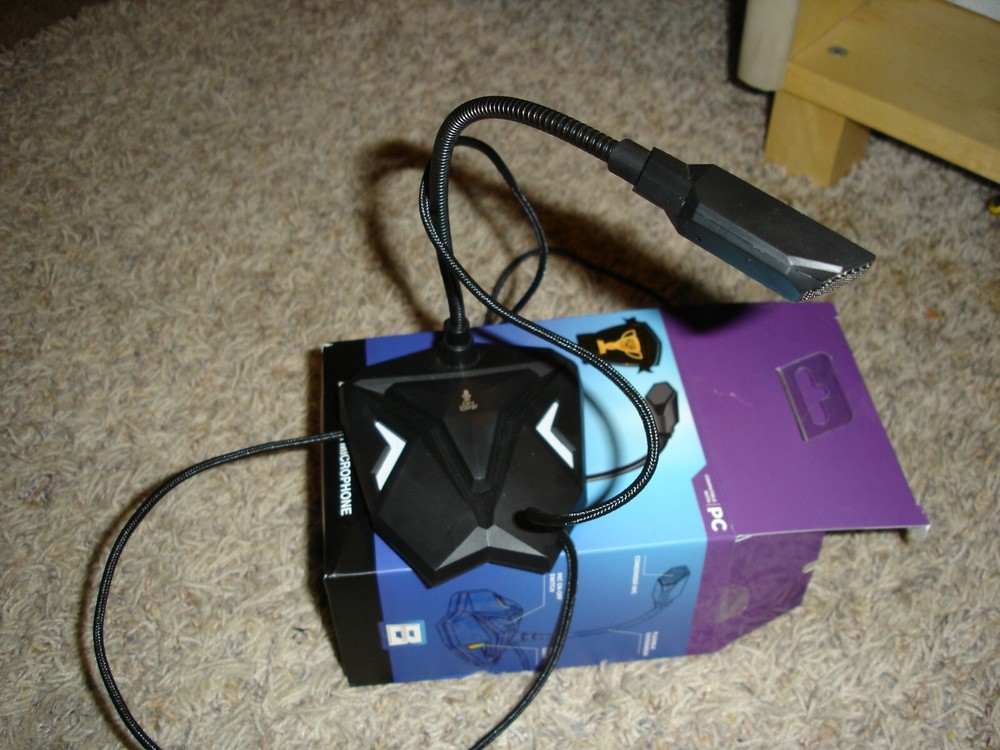 Bugha LED Light up gaming universal Mic Xbox PS4 PC adjustable microphone