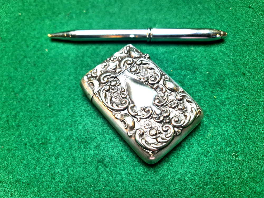 ATTRACTIVE SOLID SILVER VICTORIAN CARD CASE WITH EMBOSSED DECORATION