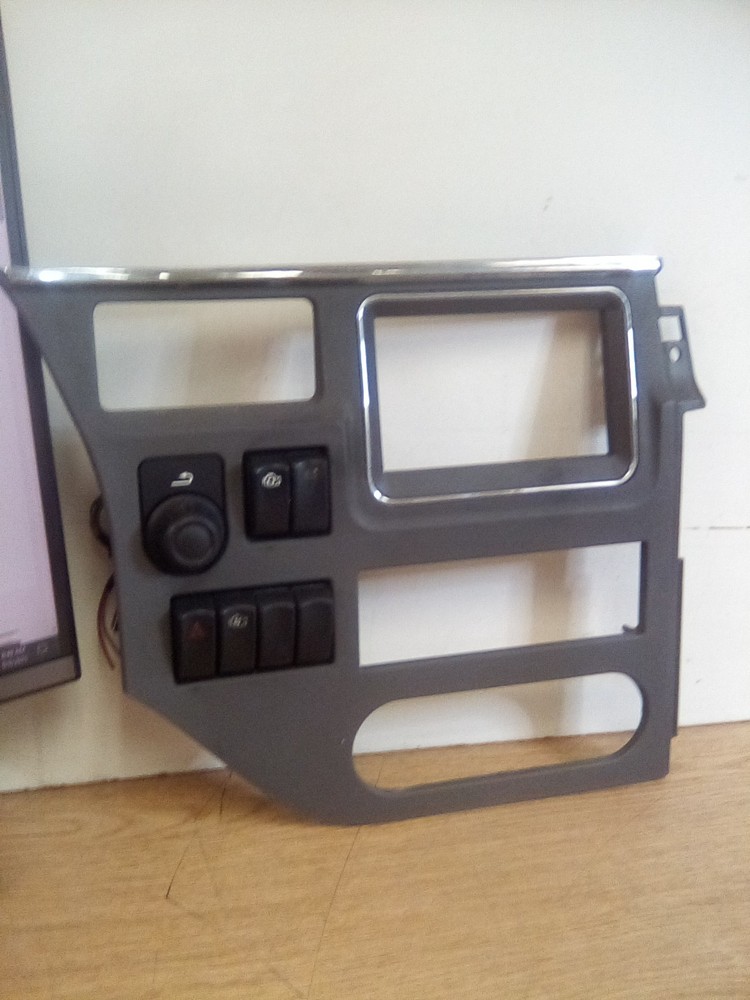 Peterbilt 579 S64-6120 Switch Dash Panel "READ DESCRIPTION"