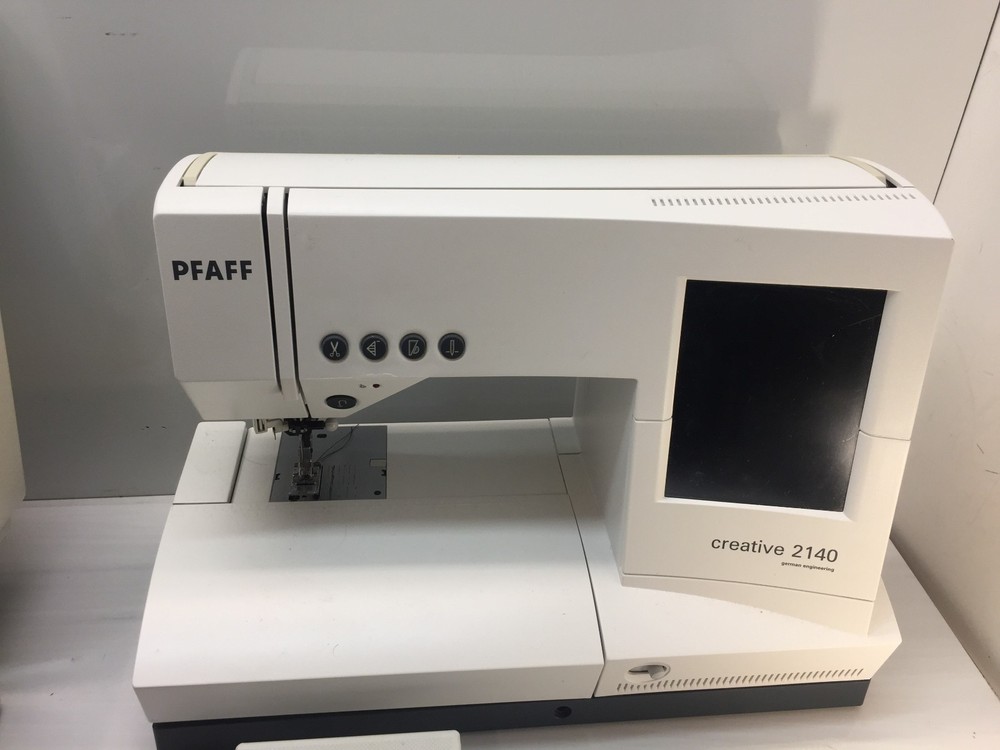 Pfaff Creative 2140 Sewing Embroidery Machine w/ Case, Embroidery , Hoops Bundle