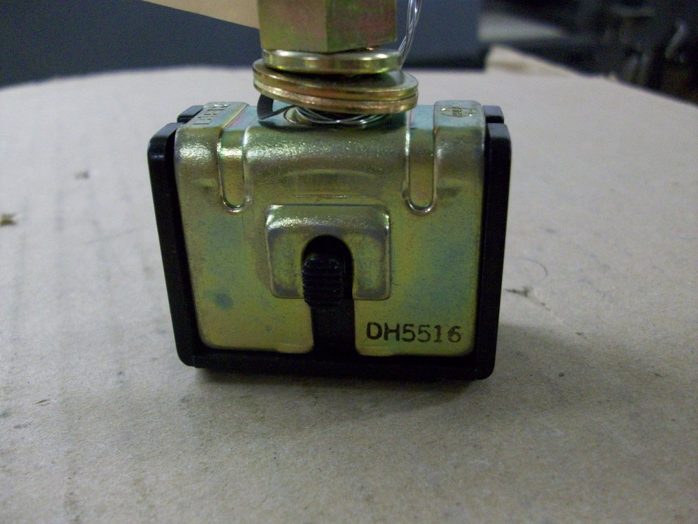 SEIBU DH5516 600V TRACK HOLDER