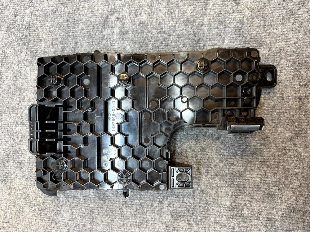 20-24 TESLA MODEL Y RIGHT LOW VOLTAGE CONTROLLER MODULE OEM, 1657650-40-A