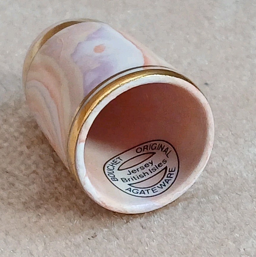 BOUCHER ORIGINAL AGATEWARE THIMBLE No 12 U2S2
