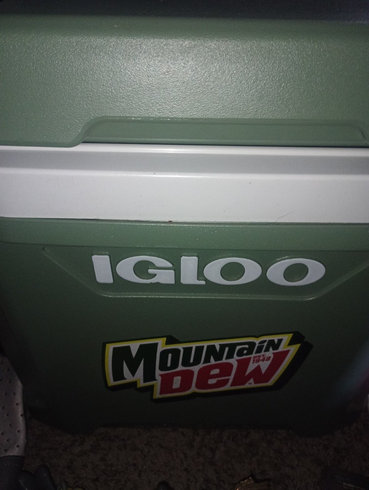 Igloo Maxcold Rolling Drink Cooler Mountain Dew Green with Cup Holders