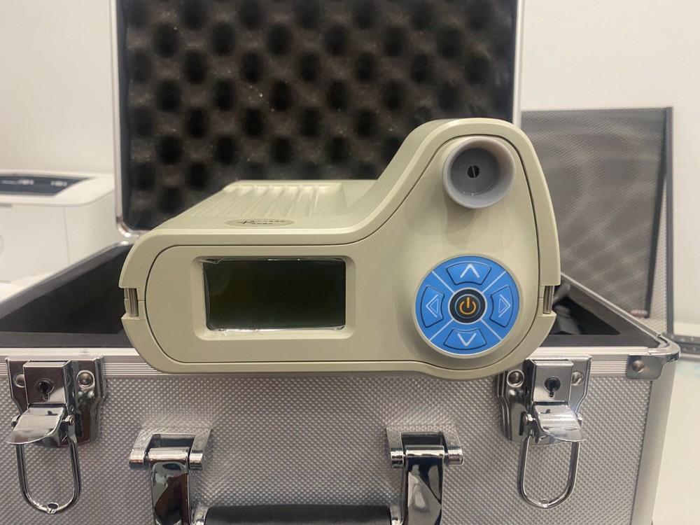 Moptim Handheld Auto Refractometer - HAR880 - Great Condition