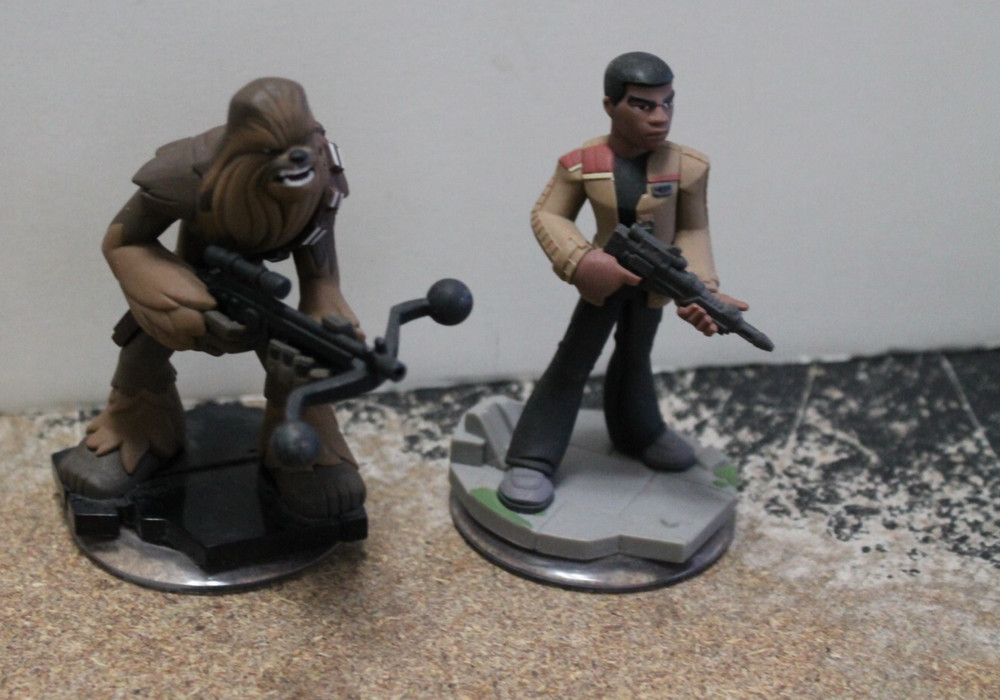 Disney Marvel Infinity 3.0 figures--Chewbacca & Finn