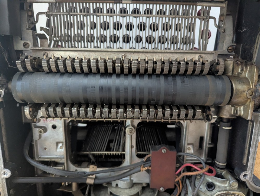 Electromatic Electric Typewriter Model A (1) ?- IBM - works Needs refurbishing