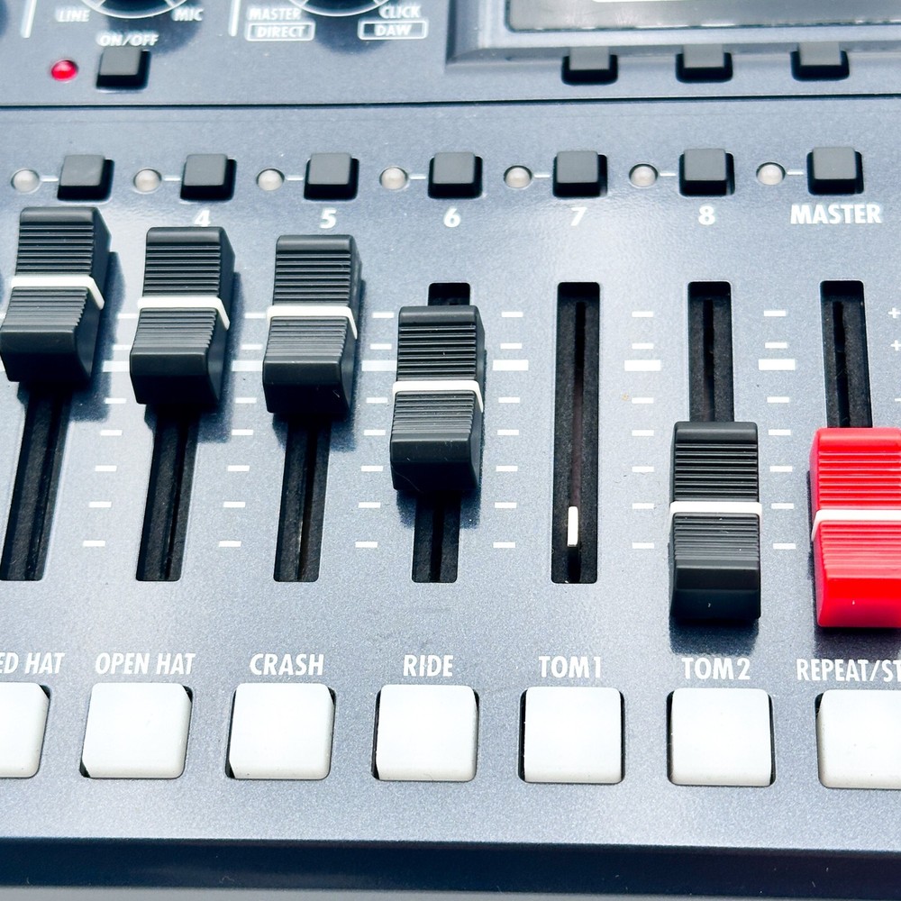 Zoom R8 Multitrack Digital Recorder 8-track MTR Sampler Working Order