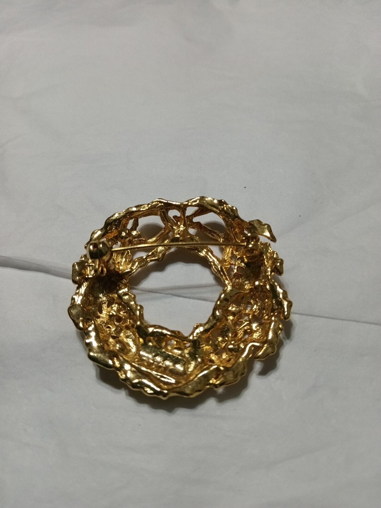 vintage wreath brooch