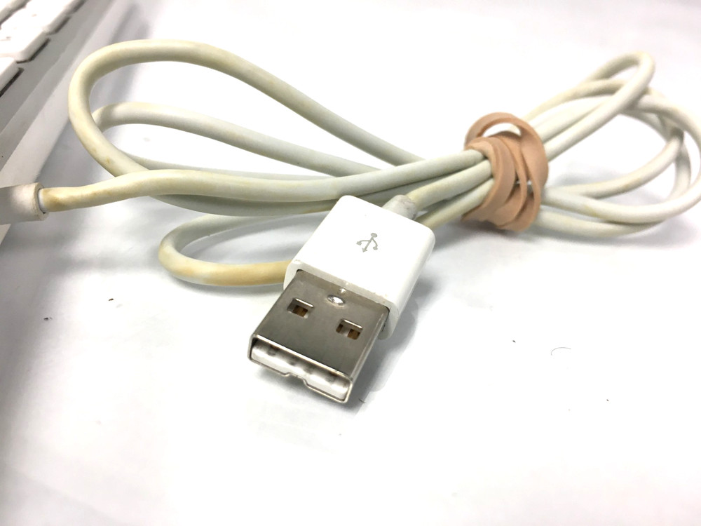 Apple A1243 Wired USB Keyboard Fully Functional #13 AS-IS