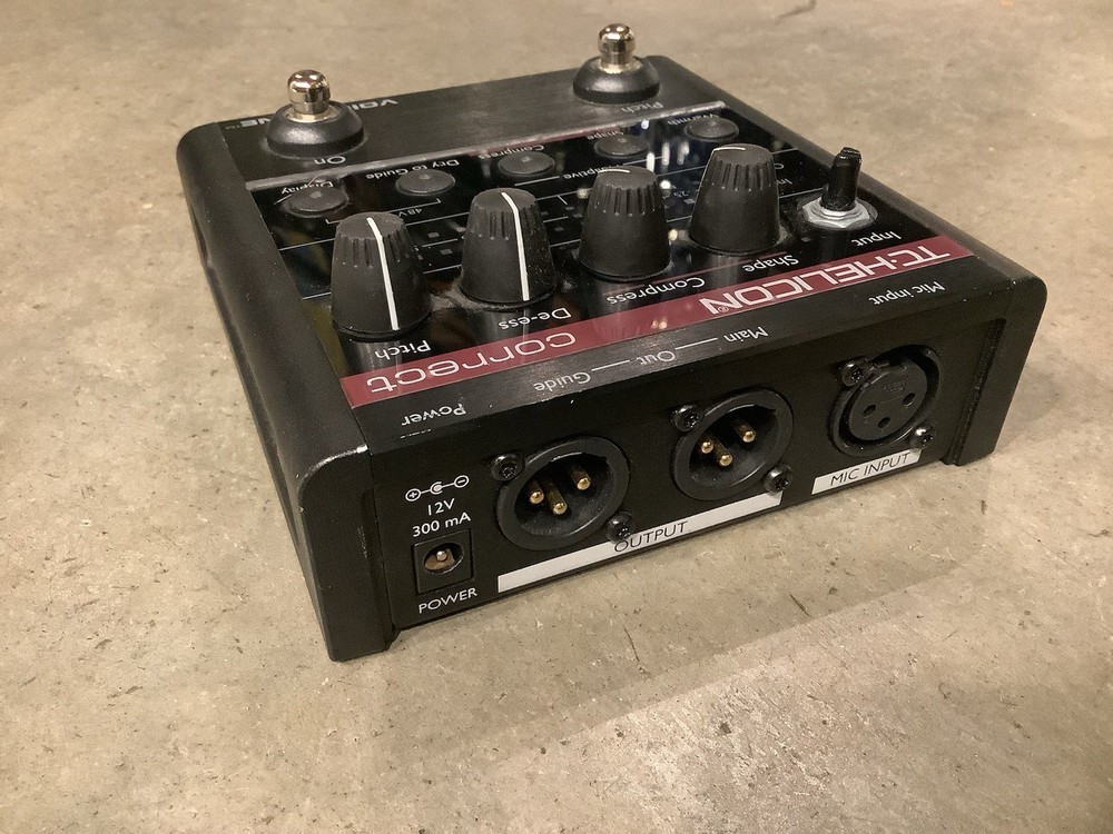 TC-Helicon VoiceTone Correct Vocal Effects Processor Pedal TESTED #AK8