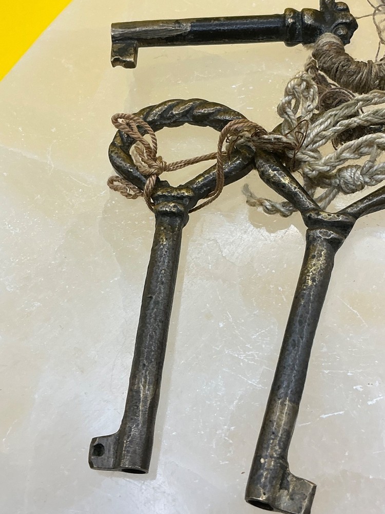 Three Brass Skeleton Keys Rope Design Tops