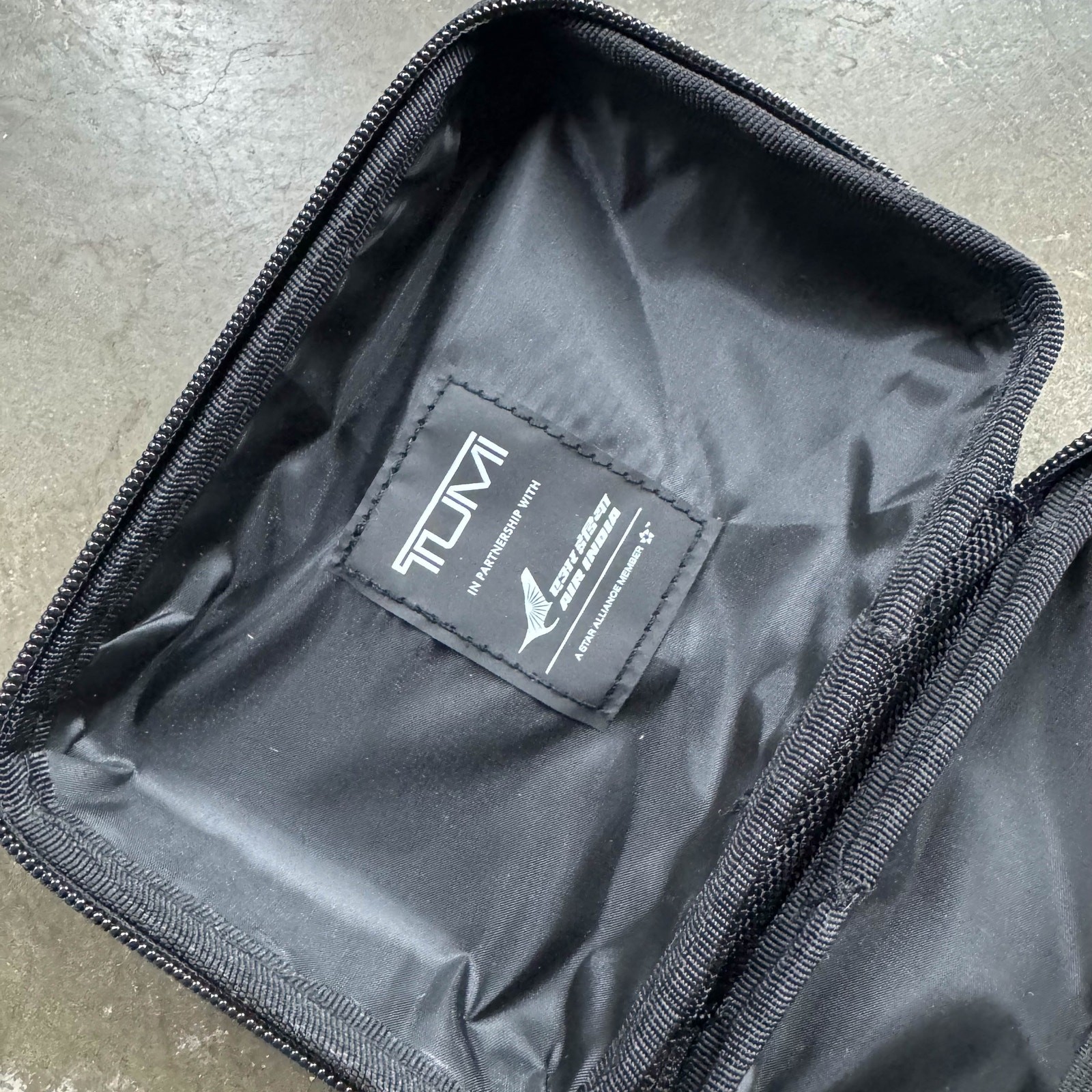 NEW Tumi x Star Alliance Small Black Toiletry Makeup Amenity Travel Bag Dopp